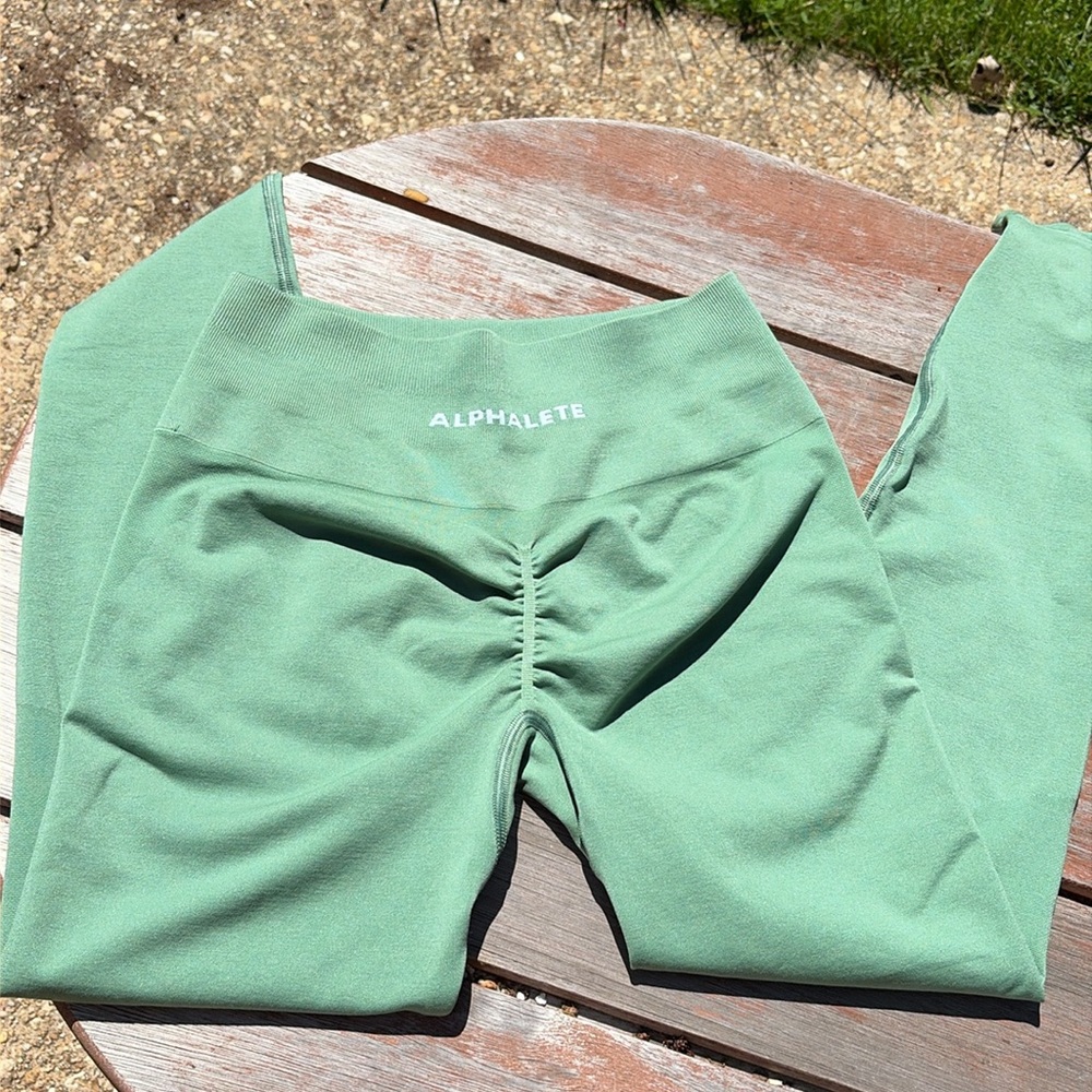Alphalete Amplify leggings light green size M